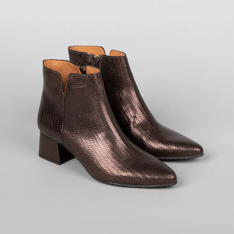 LEISEL BOOTS IN DARK BROWN