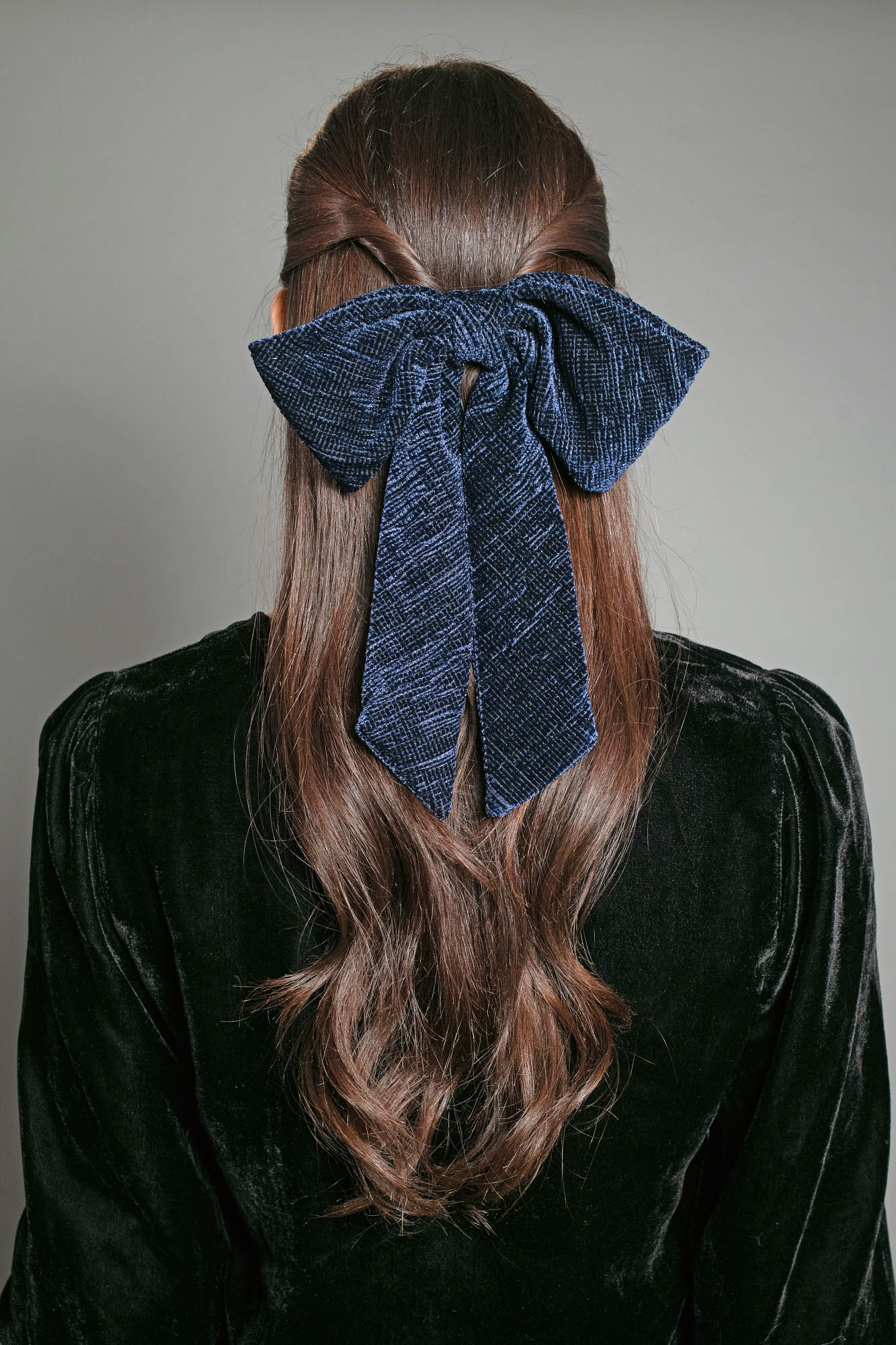 CRINKLE VELVET BOW NAVY