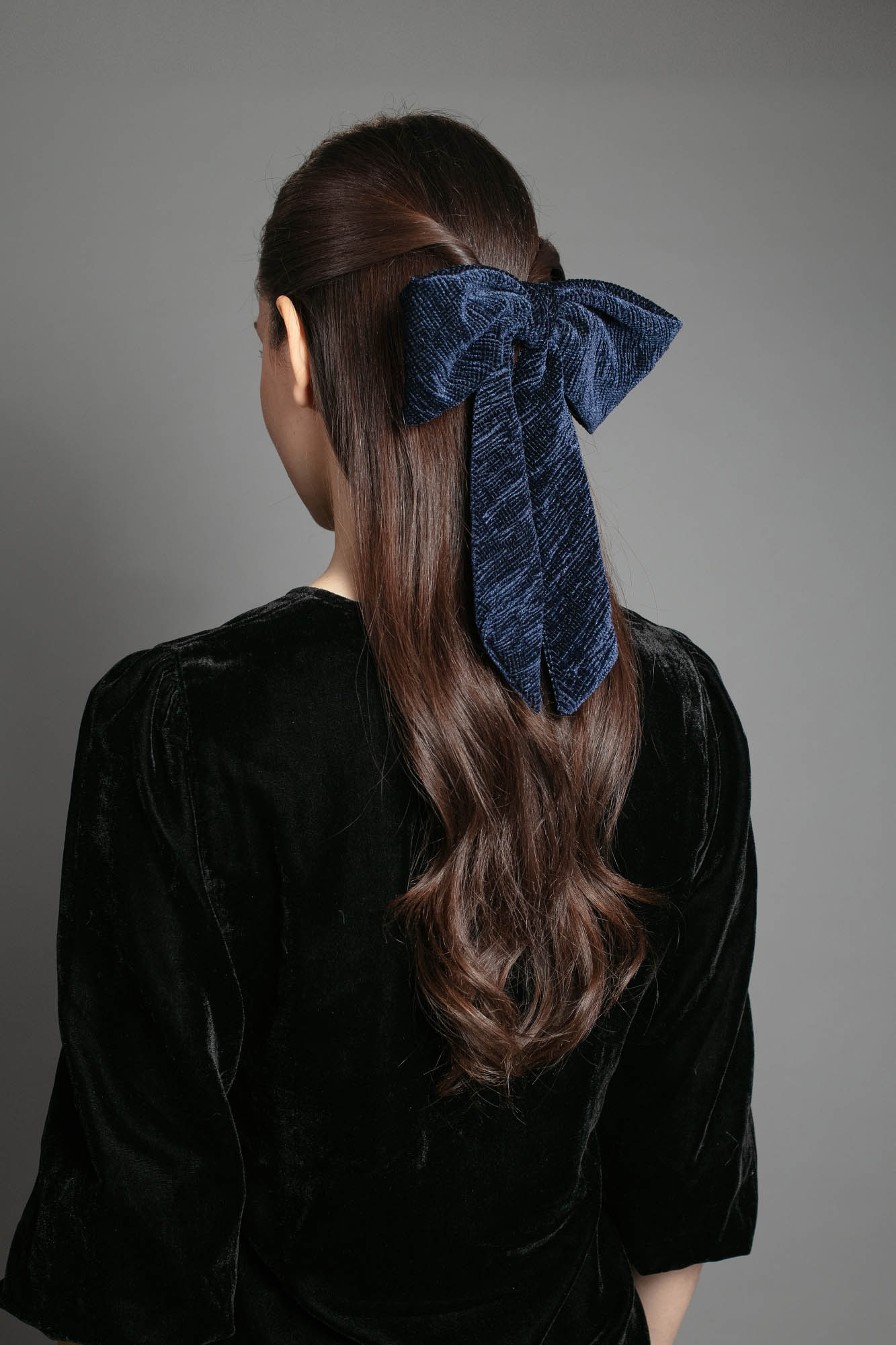 CRINKLE VELVET BOW NAVY